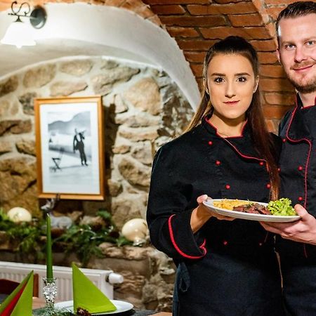 Wellness Penzion-Restaurace U Pstrosa Vsemyslice Eksteriør bilde